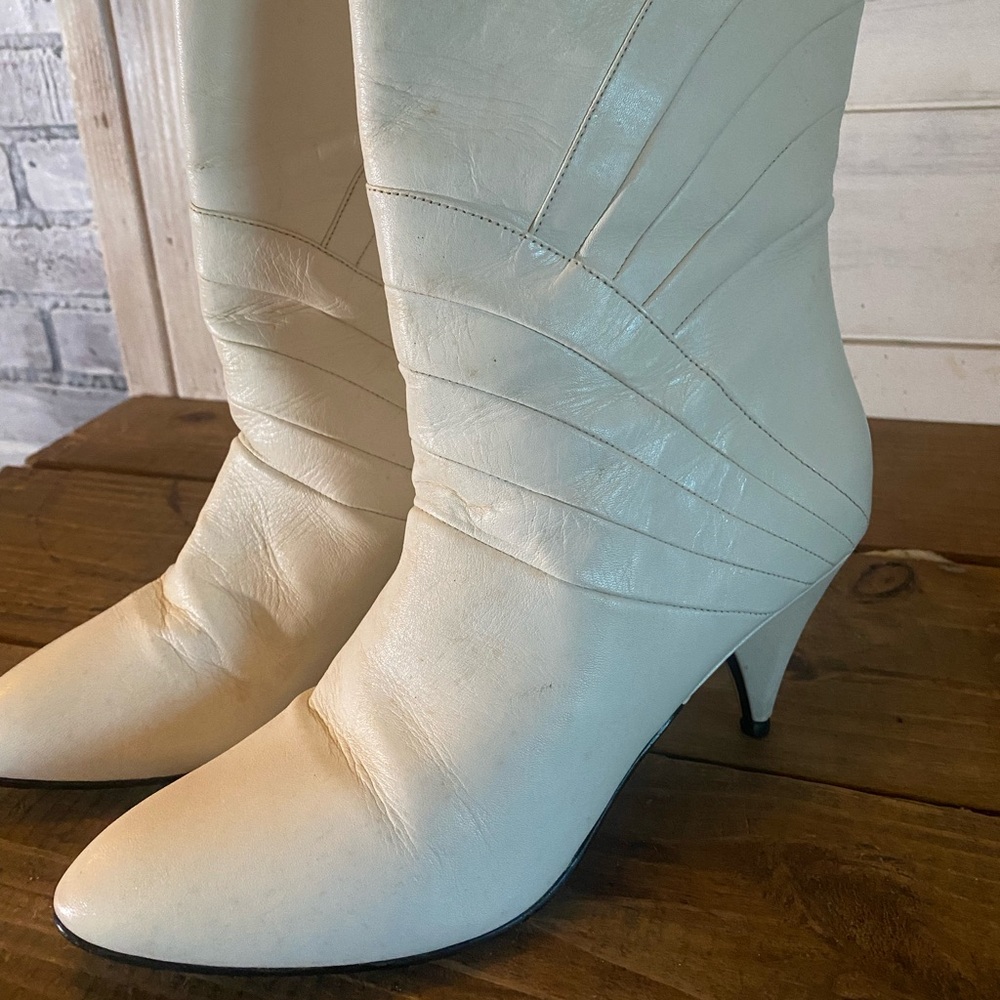 Vintage Gloria Vanderbilt Cream Leather Boots